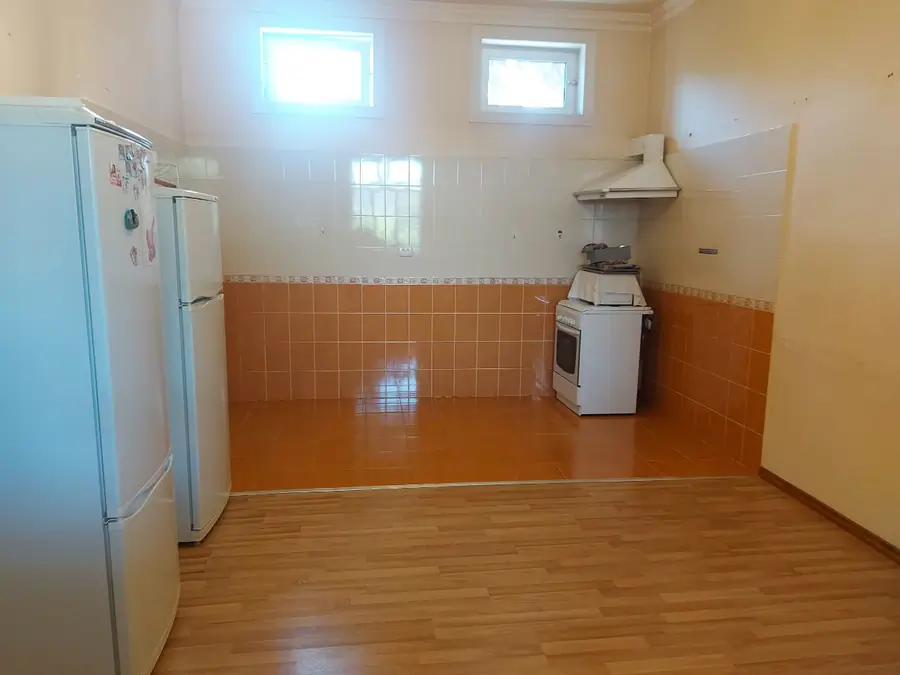 Продается 1-этажный дом − 400 м²