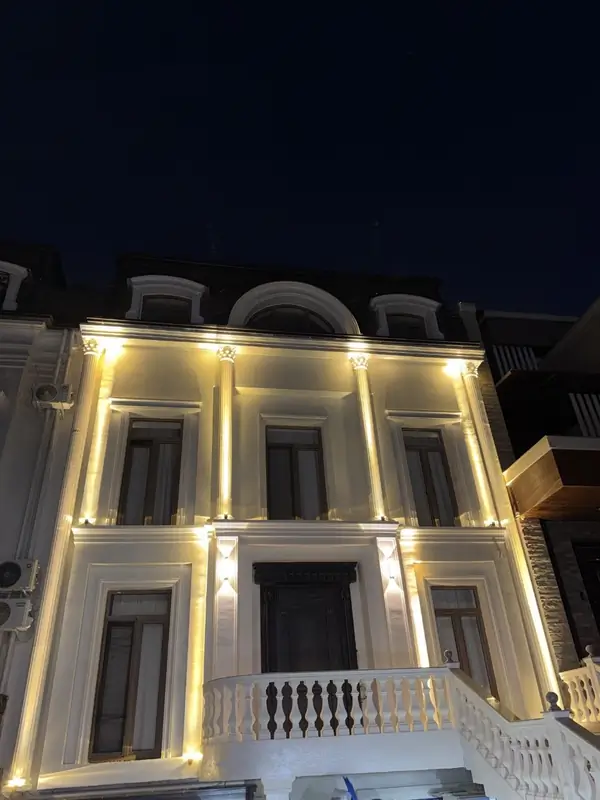 3 qavatli uy − 400 m², 3 sot. 