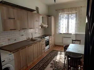 Сдается 3-комнатная квартира − 83 м²