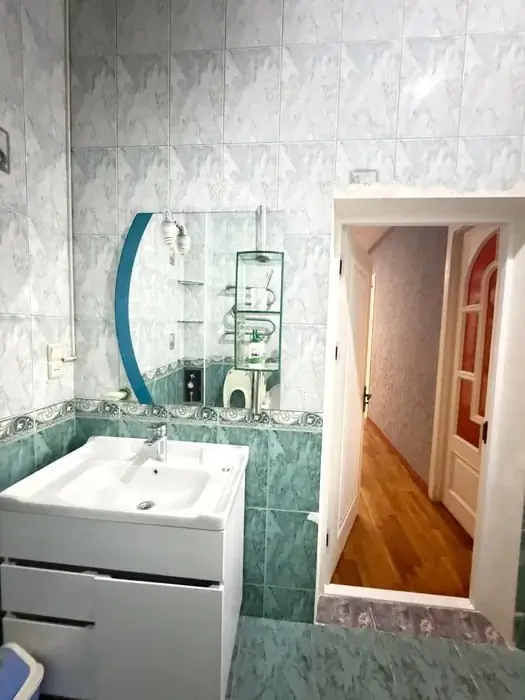 Сдается 3-комнатная квартира − 161 м²