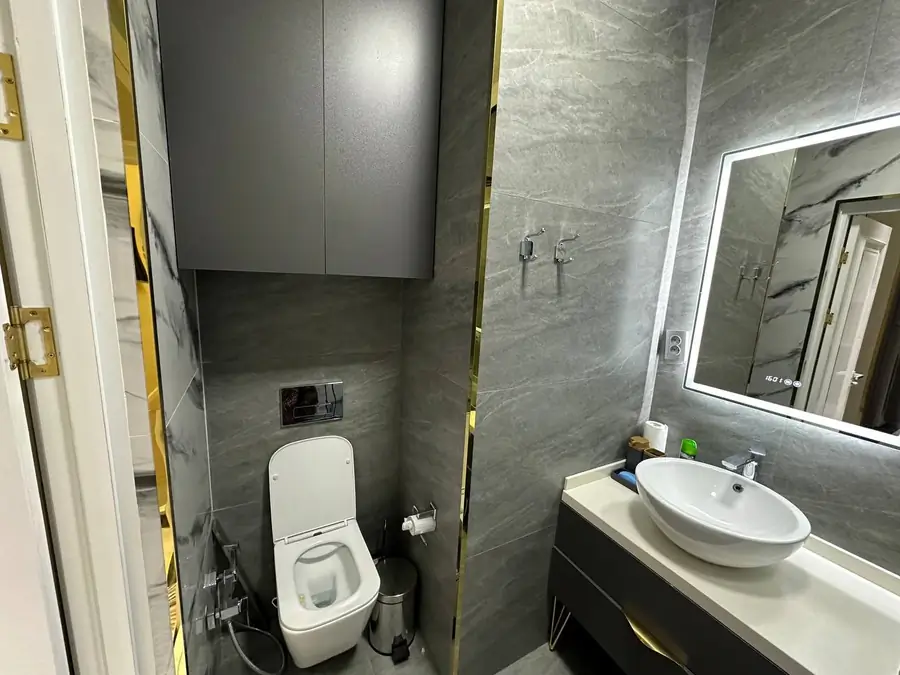 Сдается 1-комнатная квартира − 70 м²