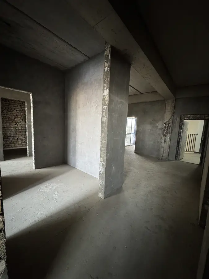 Продается Более 5-комнатная квартира − 157 м²