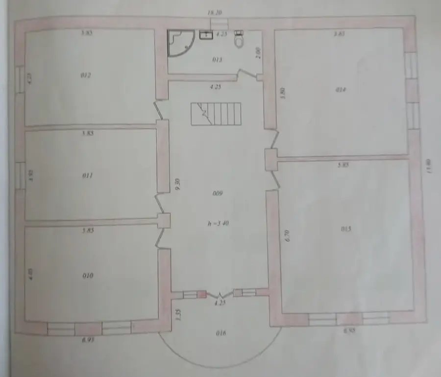 3 qavatli uy sotiladi − 600 m²