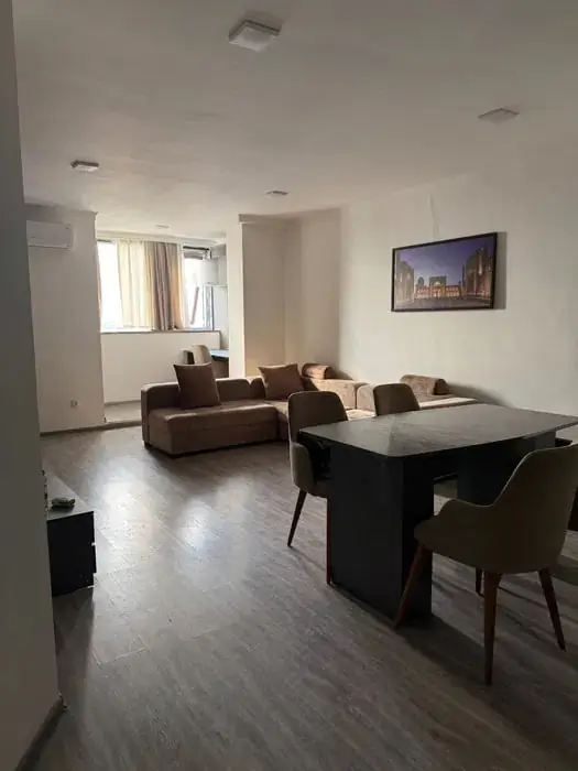 Сдается 4-комнатная квартира − 100 м²