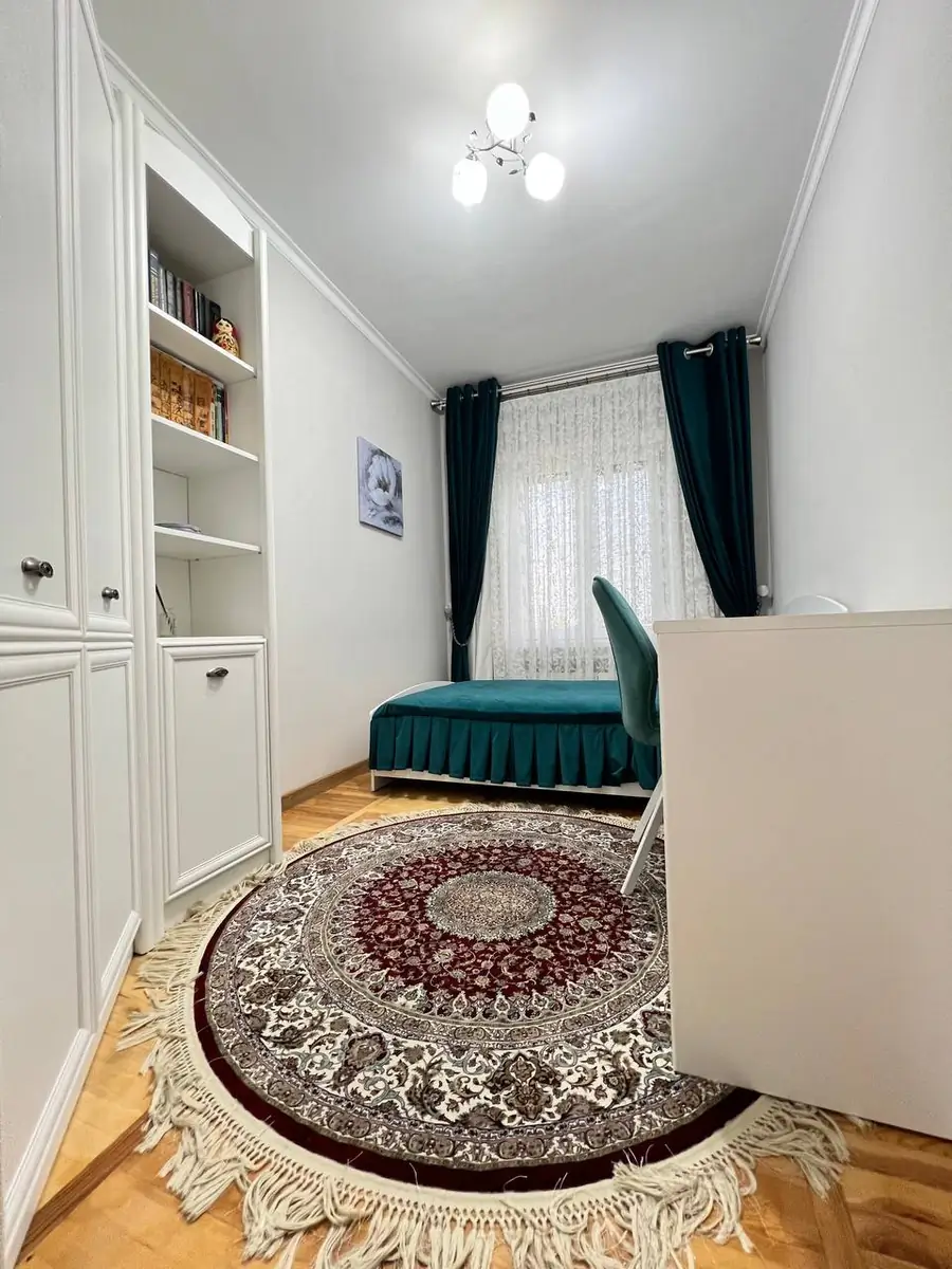 Продается 4-комнатная квартира − 100 м²