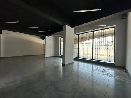 Savdo-sotiq maydoni − 700 m², 1/7 qavat