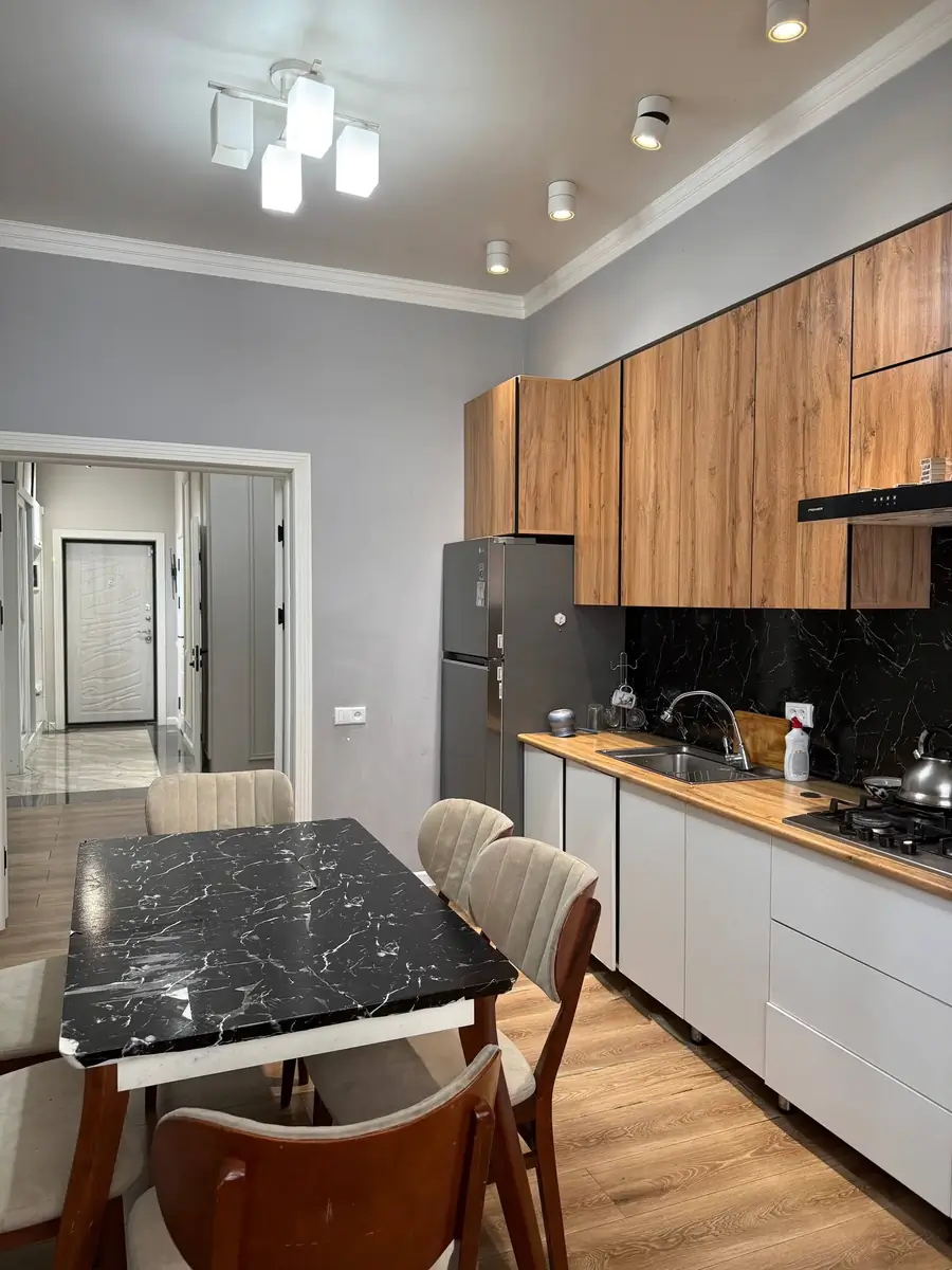 Продается 4-комнатная квартира − 106 м²