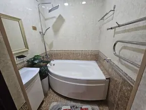 Сдается 4-комнатная квартира − 100 м²