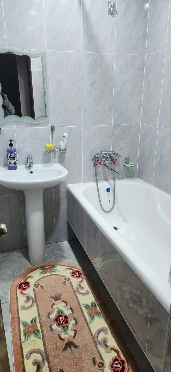 Сдается 3-комнатная квартира − 77 м²