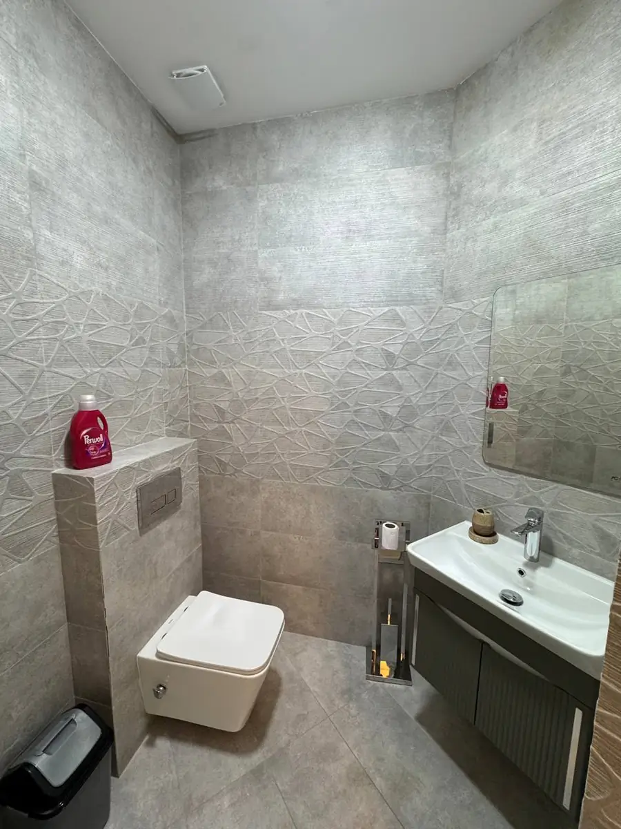 2 xonali kvartira sotiladi − 145 m²