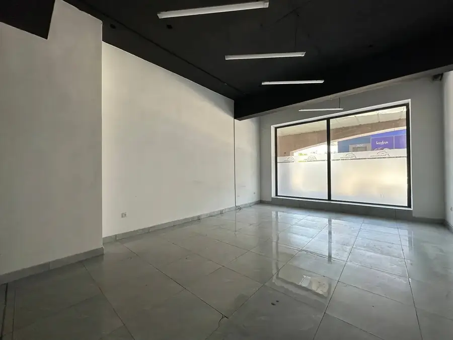 Сдается торговое помещение − 700 м²