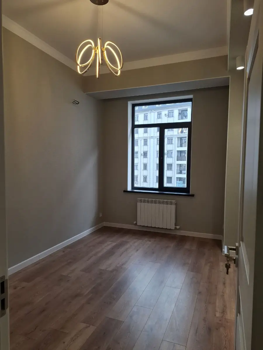 4 xonali kvartira sotiladi − 92 m²
