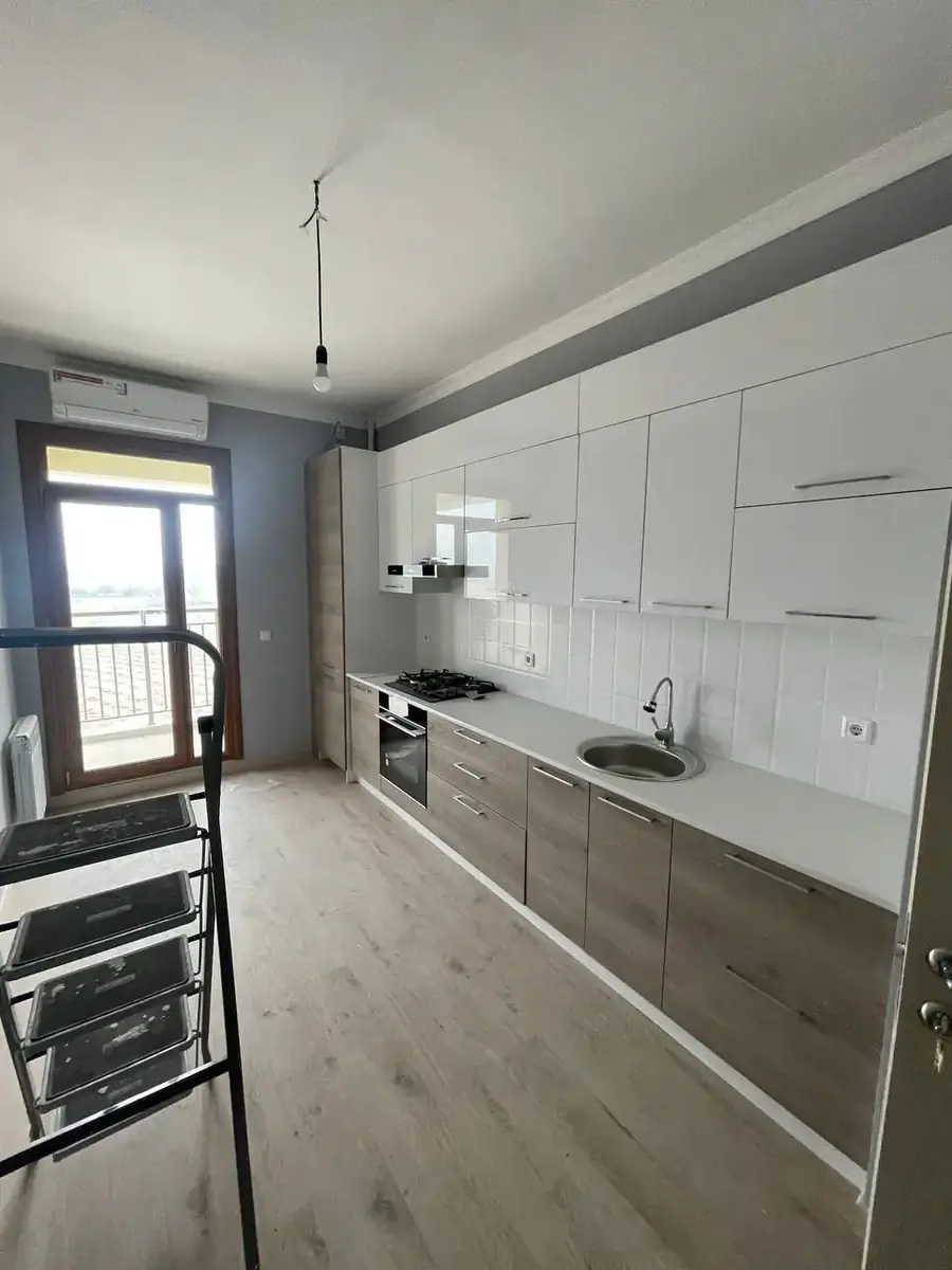 Продается 4-комнатная квартира − 103 м²