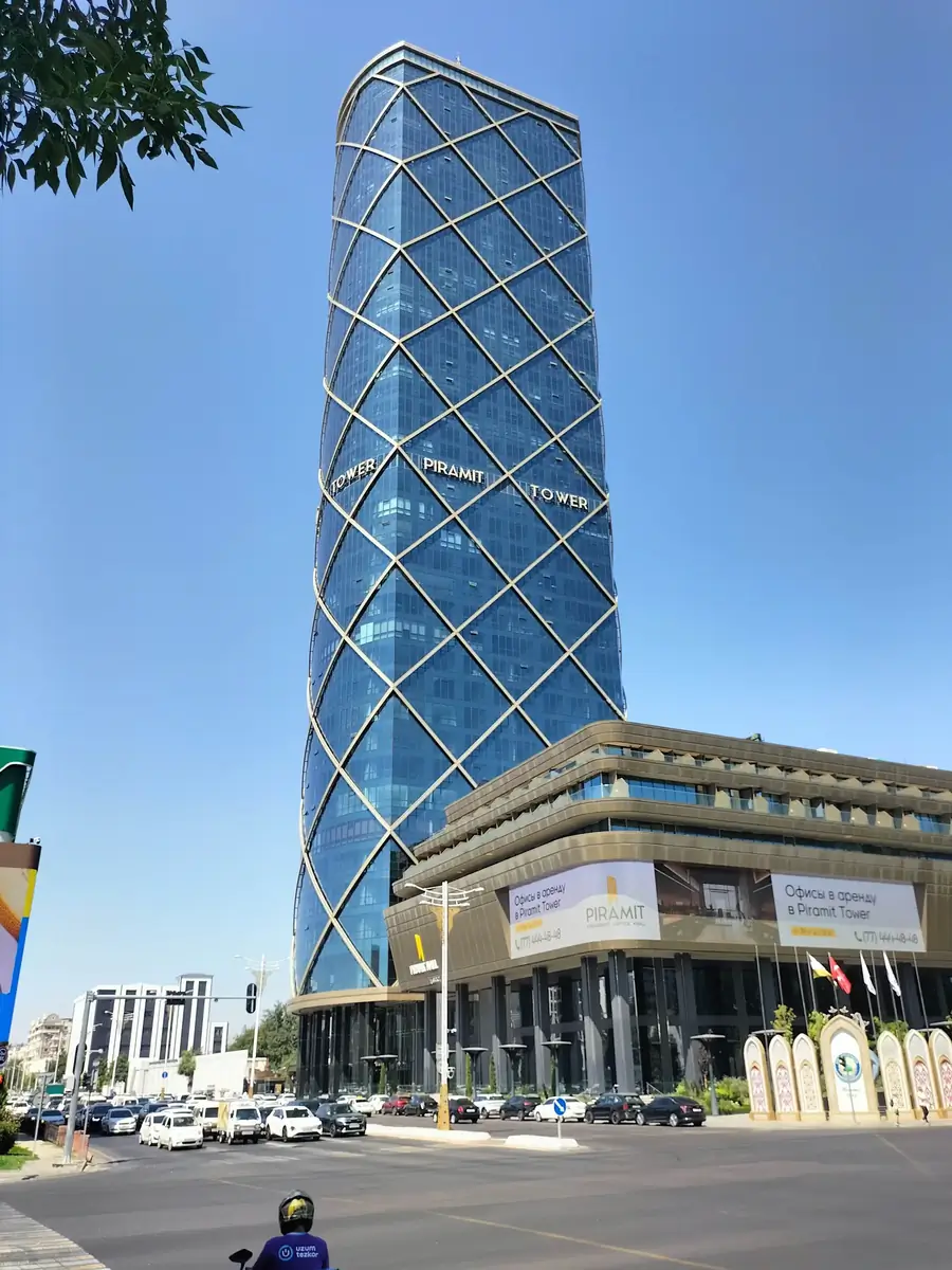 4 xonali kvartira sotiladi − 95 m²