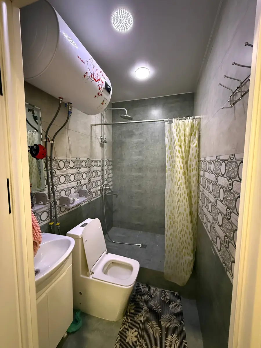 Продается 4-комнатная квартира − 106 м²