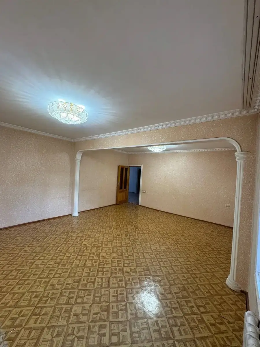 Продается Более 5-комнатная квартира − 111 м²