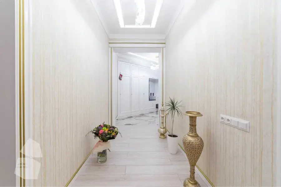Продается 3-комнатная квартира − 130 м²