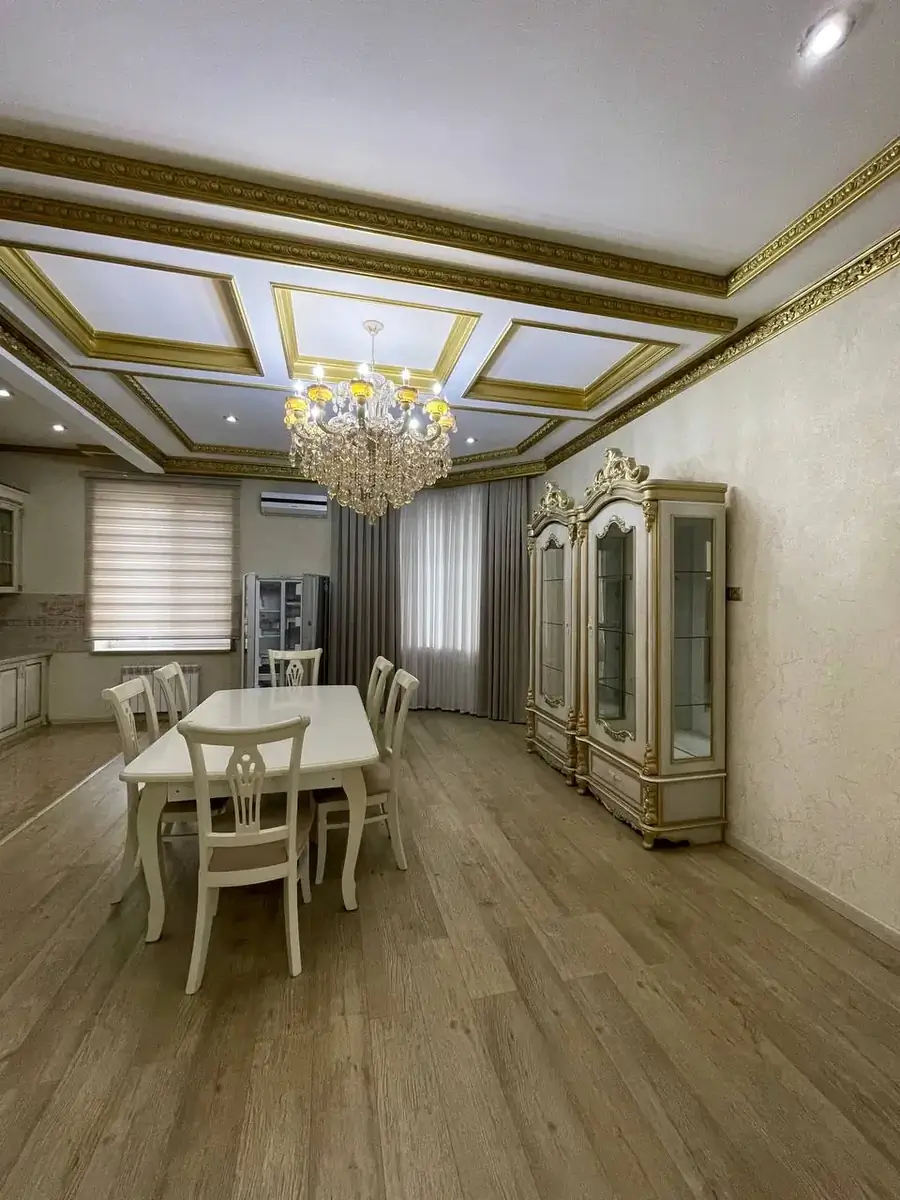 Более 5 xonali kvartira sotiladi − 175 m²