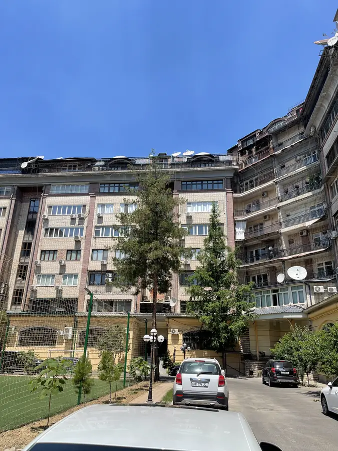 Более 5 xonali kvartira sotiladi − 283 m²