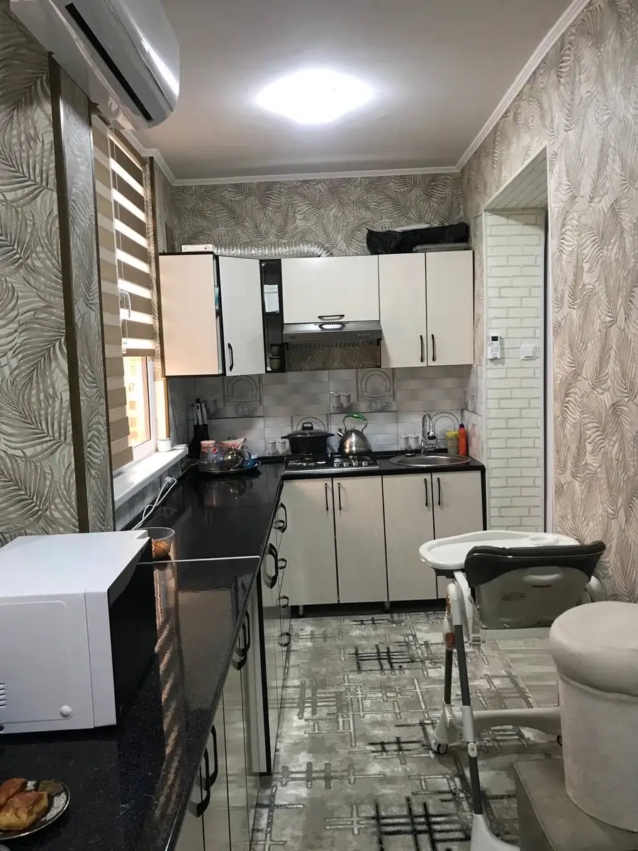 Продается Более 5-комнатная квартира − 120 м²