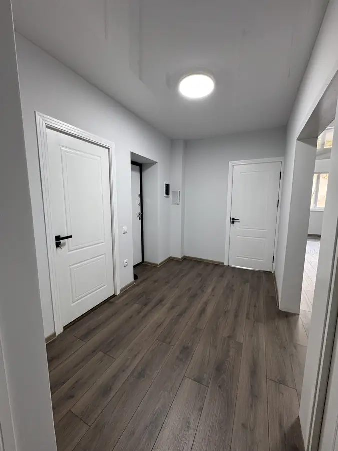 3 xonali kvartira sotiladi − 70 m²