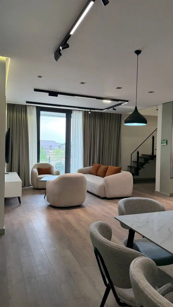 Ijaraga 2 qavatli uy − 300 m²