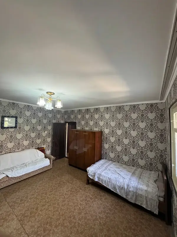 1 xonali kvartira sotiladi − 42 m²