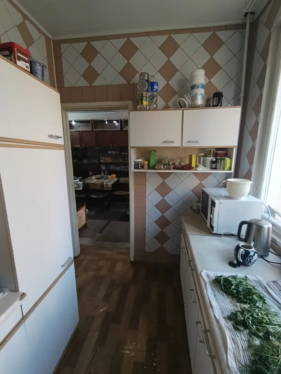 Продается 4-комнатная квартира − 80 м²