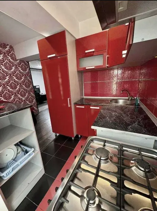 3 xonali kvartira sotiladi − 82 m²