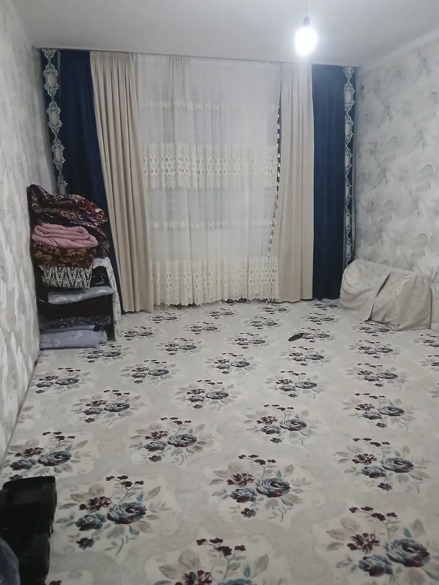 Продается 1-комнатная квартира − 42 м²