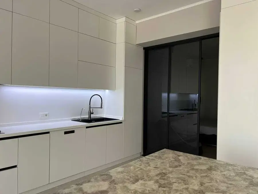 3 xonali kvartira sotiladi − 119 m²