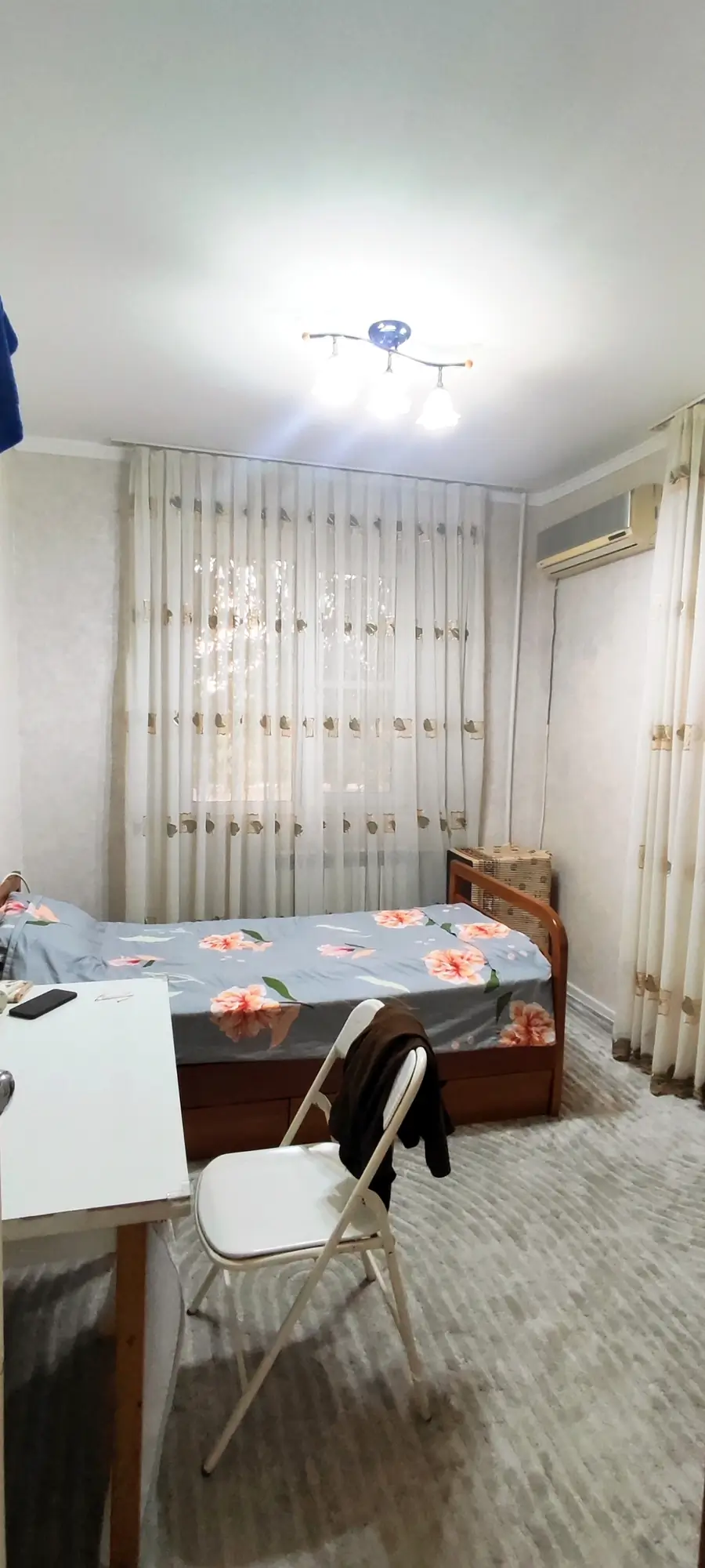 Продается 4-комнатная квартира − 131 м²