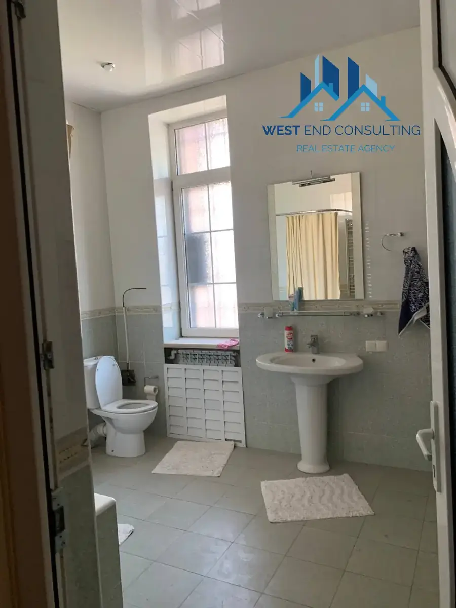 Ijaraga 3 qavatli uy − 350 m²