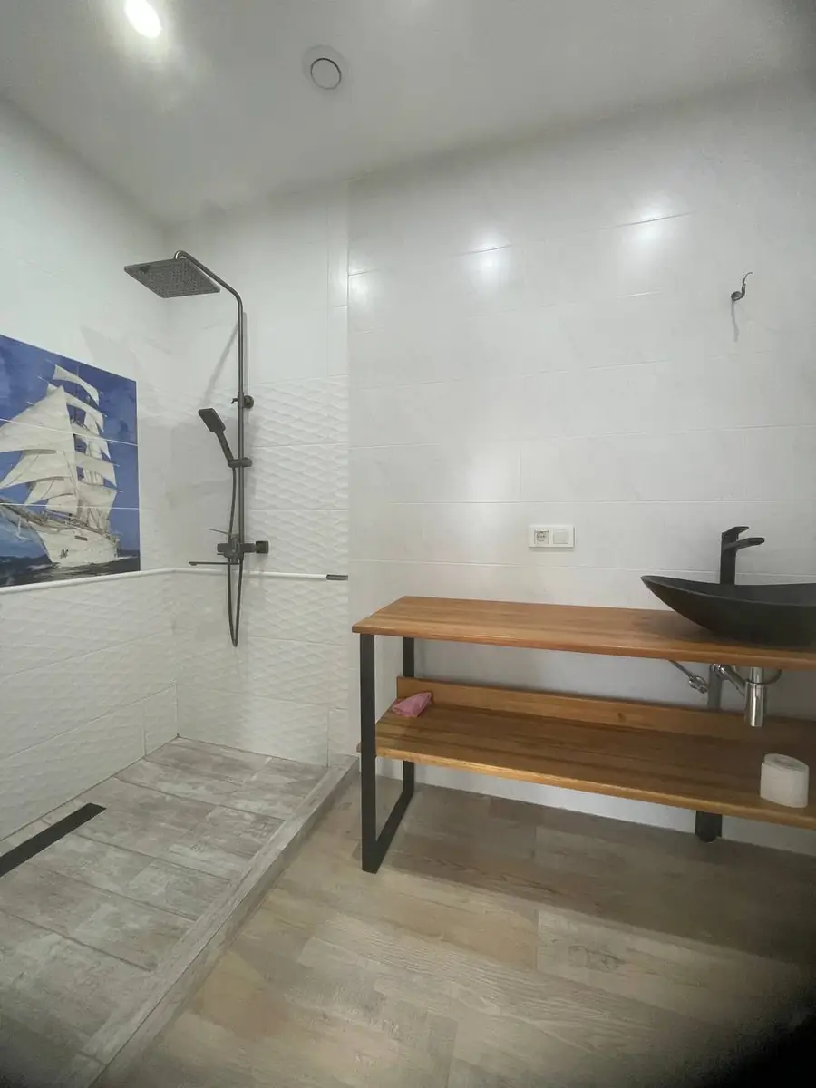 Ijaraga 2 qavatli uy − 340 m²