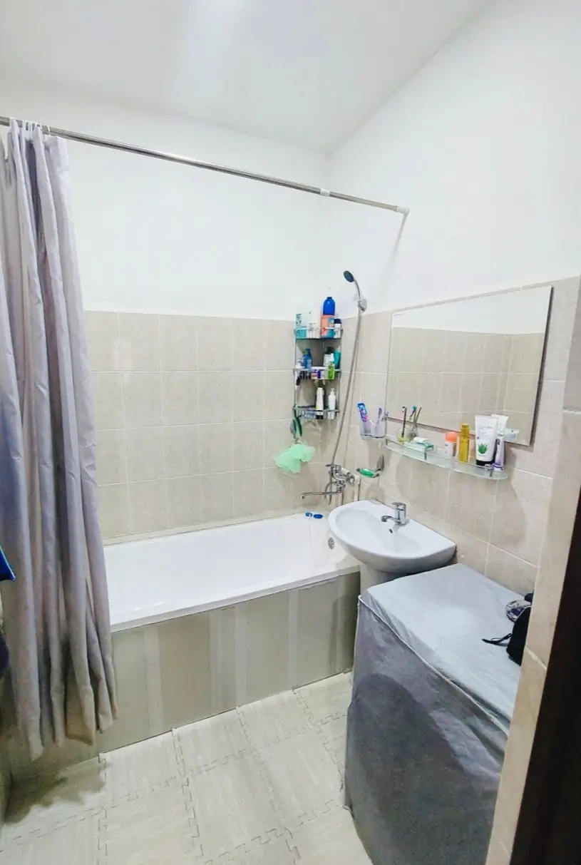 Продается 2-комнатная квартира − 65 м²