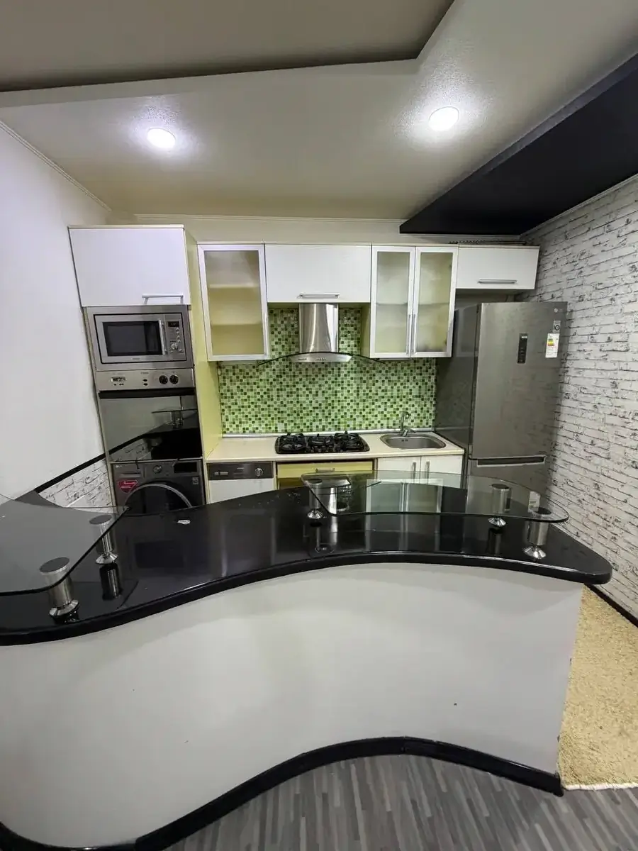 Продается 3-комнатная квартира − 85 м²