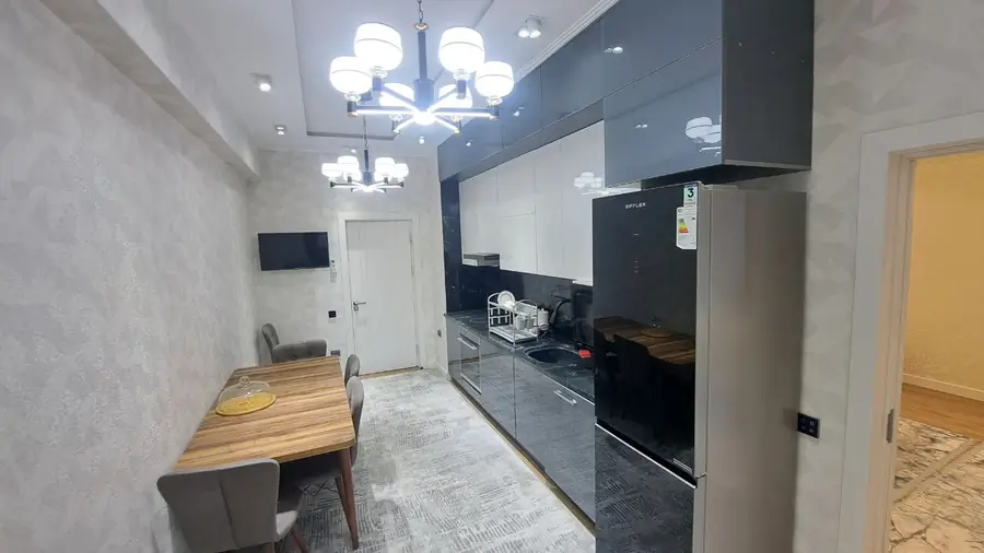 3 xonali kvartira sotiladi − 115 m²
