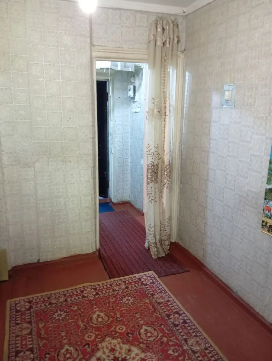 Продается 1-комнатная квартира − 30 м²