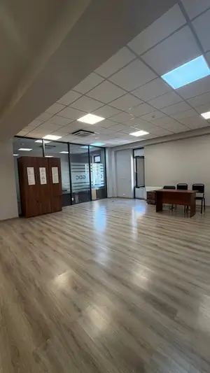 Ijaraga ofis − 400 m²