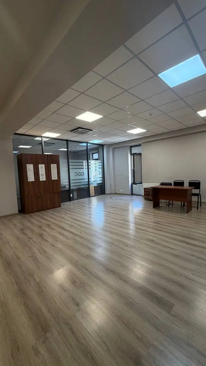 Ijaraga ofis − 400 m²
