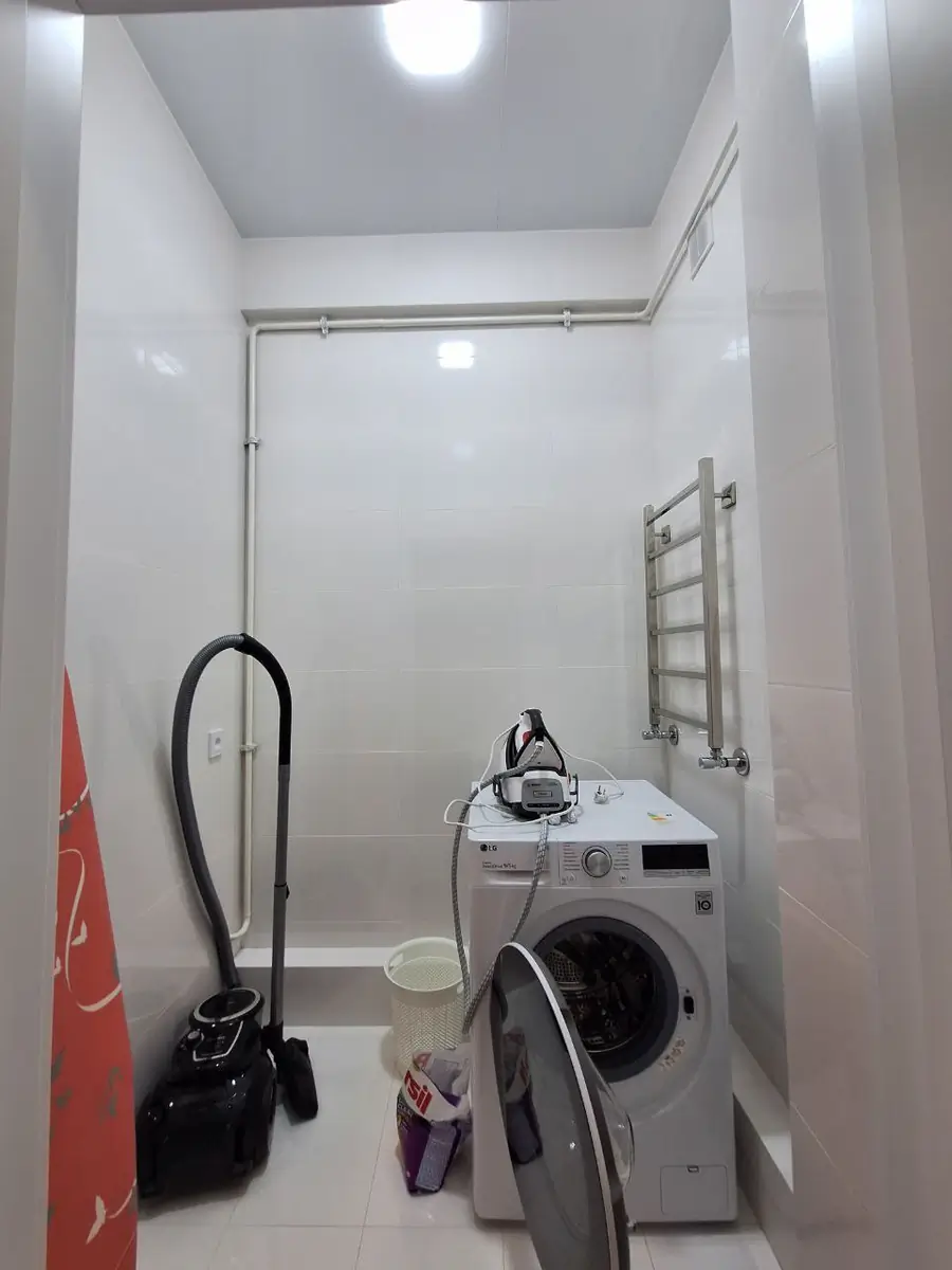 Продается Более 5-комнатная квартира − 175 м²