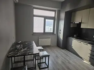 Сдается 3-комнатная квартира − 76 м²