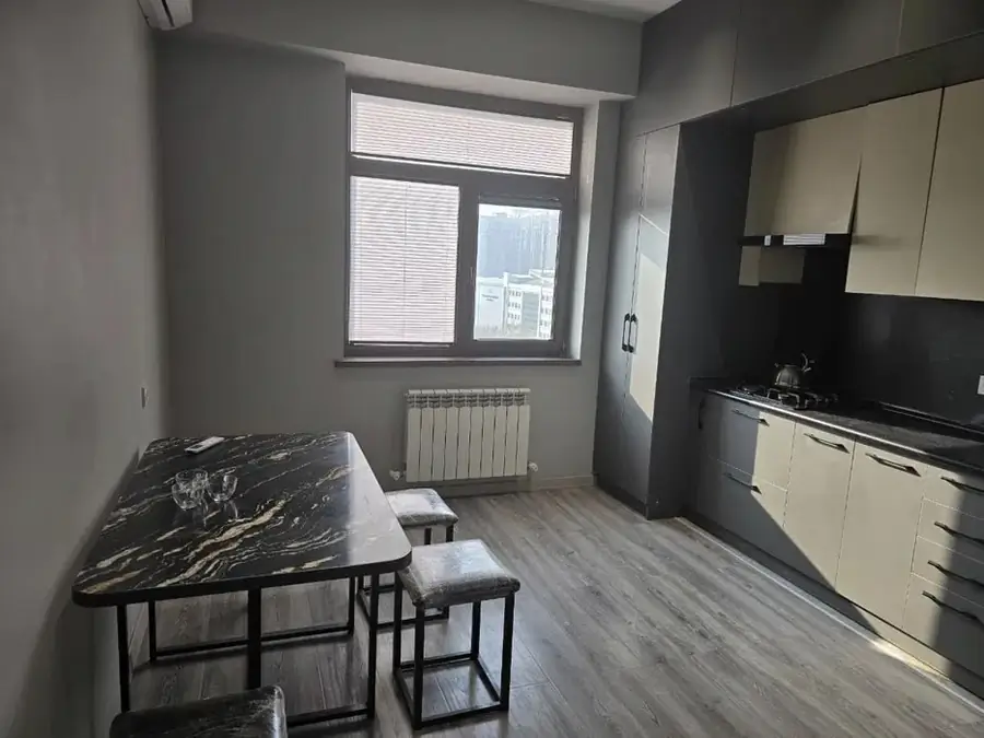 Сдается 3-комнатная квартира − 76 м²