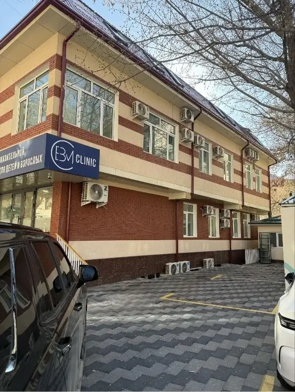 Savdo-sotiq maydoni sotiladi − 861 m²