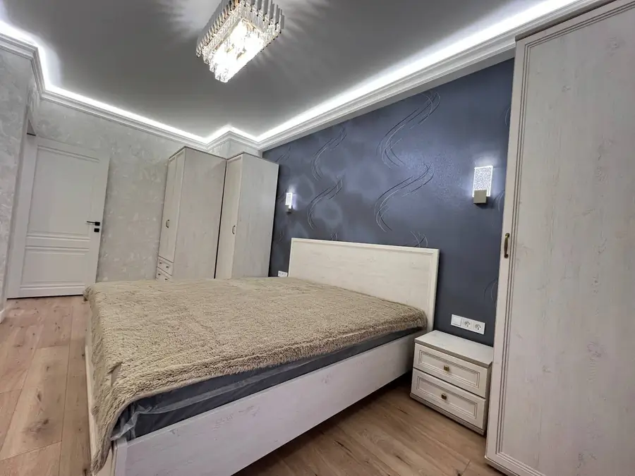 3 xonali kvartira sotiladi − 73 m²