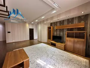 Сдается 3-комнатная квартира − 160 м²