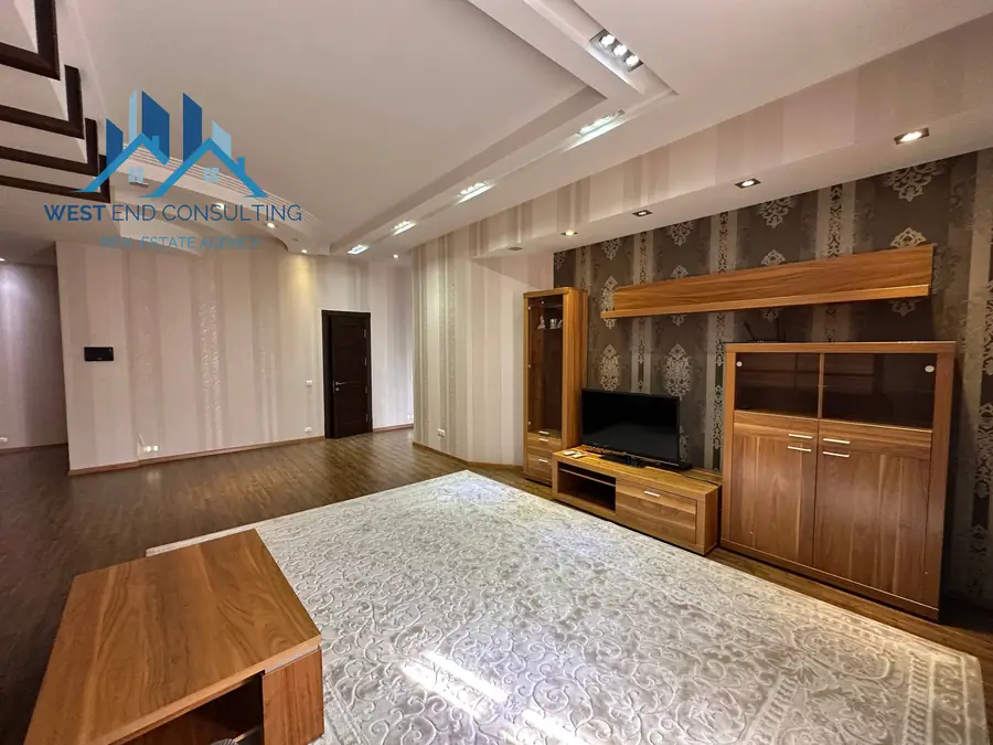 Сдается 3-комнатная квартира − 160 м²