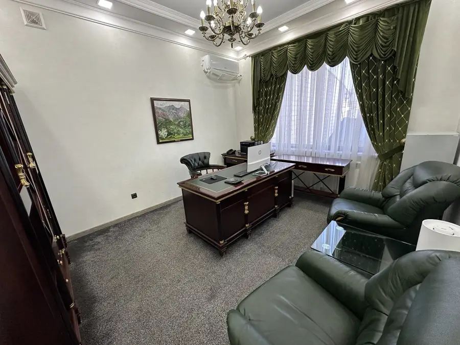 Ofis sotiladi − 366 m²