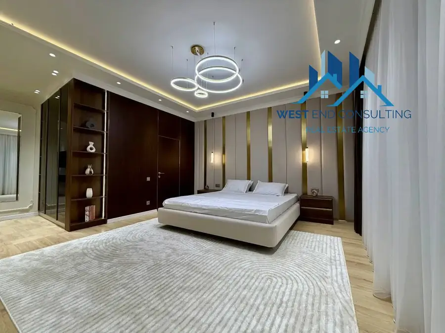 4 xonali kvartira sotiladi − 130 m²