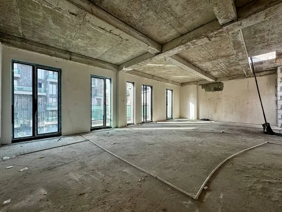 Более 5 xonali kvartira sotiladi − 296 m²